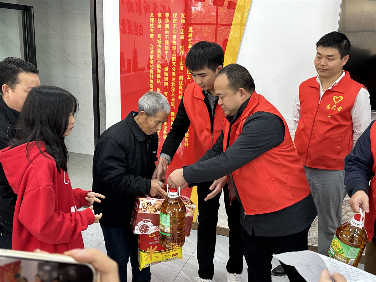 九龍地礦集團銅人房開公司開展“傳承弘揚雷鋒精神，爭做崗位建功先鋒”志愿服務(wù)活動